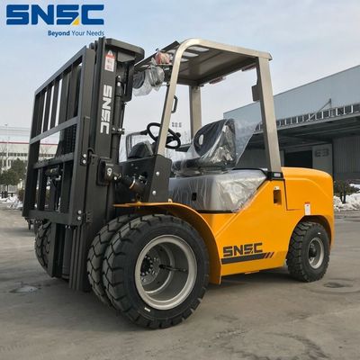 3000mm-7000mm ارتفاع الرفع الديزل الشاحنات الرافعة 4000kg