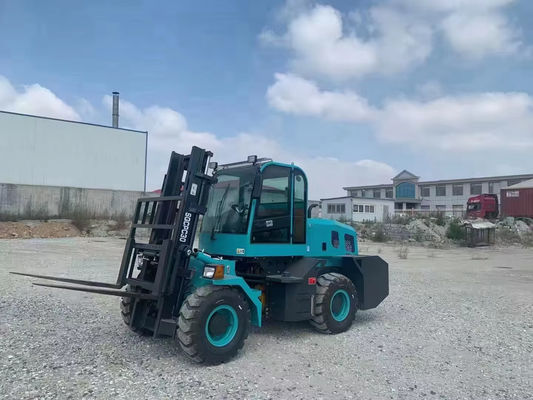 4x4 شاحنة 3.5 طن 5 طن 7 طن شاحنة متناغمة على أرض قاسية
